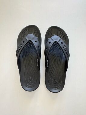 NWT Crocs  Black Baya II Flip Flops Sandals size 6